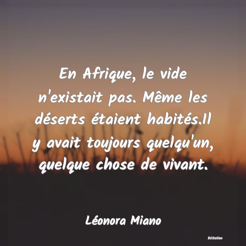 image de citation: En Afrique, le vide n'existait pas. Même les déserts étaient habités.Il y avait toujours quelqu'un, quelque chose de vivant.