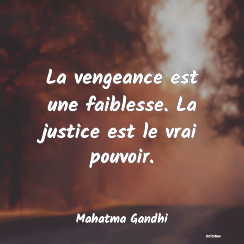 image de citation: La vengeance est une faiblesse. La justice est le vrai pouvoir.