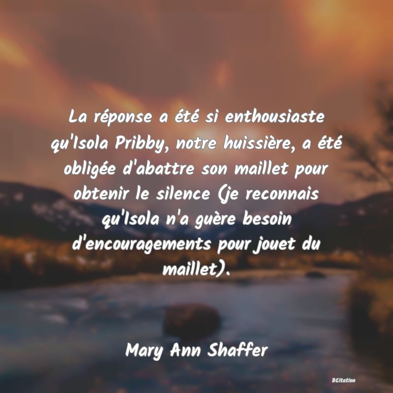 image de citation: La réponse a été si enthousiaste qu'Isola Pribby, notre huissière, a été obligée d'abattre son maillet pour obtenir le silence (je reconnais qu'Isola n'a guère besoin d'encouragements pour jouet du maillet).